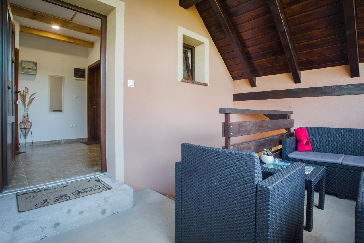 Studio Apartment Karlo Drežnik Grad Exteriör bild
