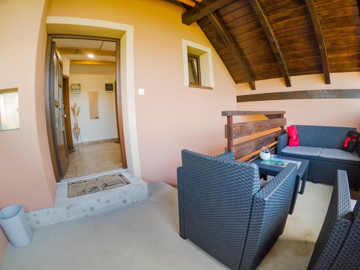 Studio Apartment Karlo Drežnik Grad Exteriör bild